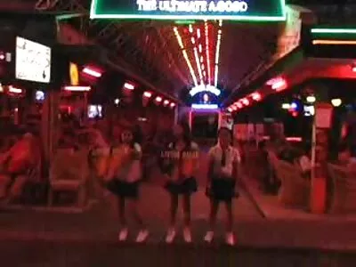 金发白人女孩获得肛门与黑色公鸡视频（杰西伏特）