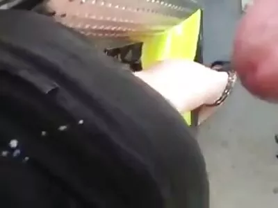 害羞的女孩在公交车上乱搞视频（特里斯坦·萨默斯）