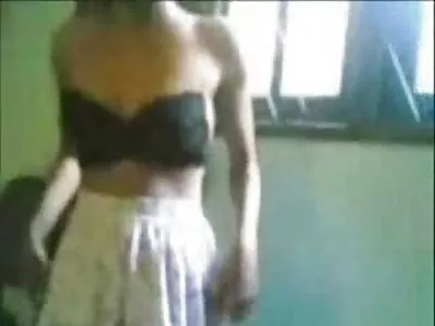 珍妮弗·怀特和威尔在顽皮的田径运动中发挥作用